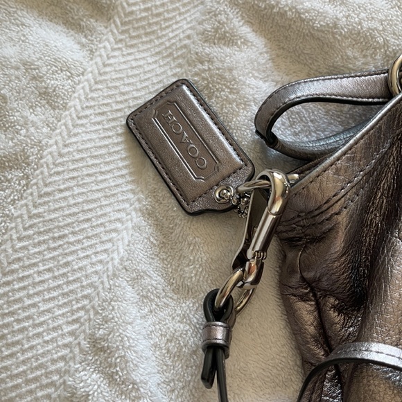 Authentic coach metallic leather purse - Picture 4 of 5